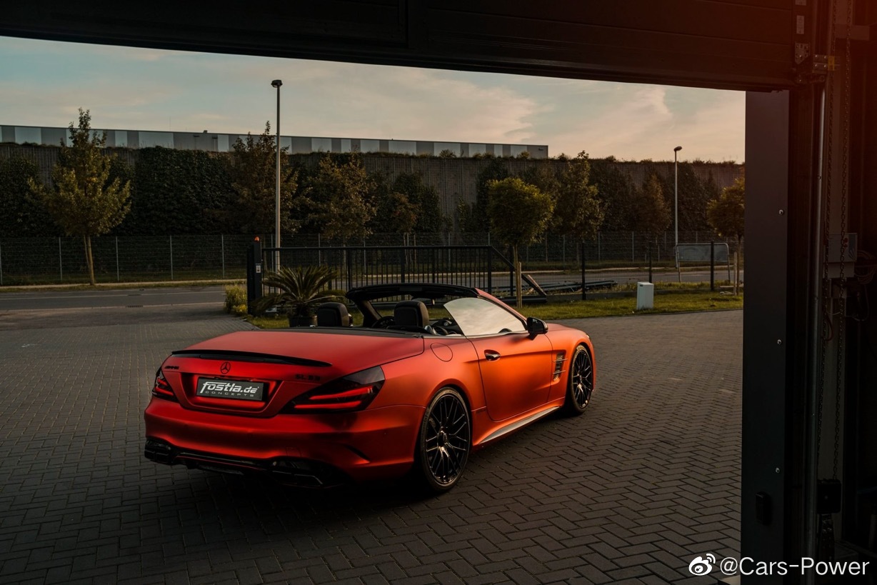 绝版豪华硬顶敞篷跑车 耀目熔岩橙 AMG SL63
