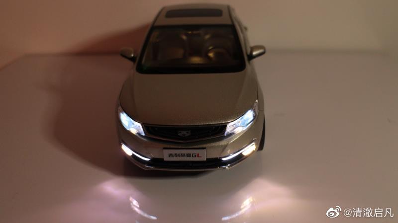 每天一组汽车美图：吉利帝豪GL车模改灯，1/18