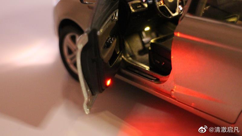 每天一组汽车美图：吉利帝豪GL车模改灯，1/18