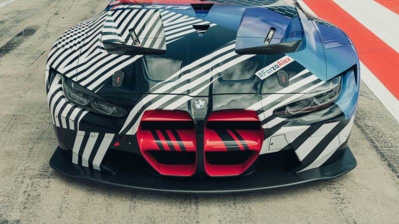 宝马M4和M4 GT3赛车