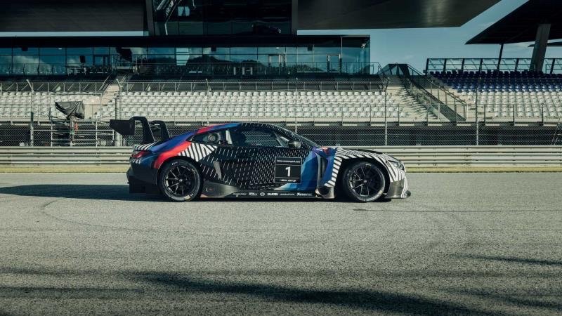 宝马M4和M4 GT3赛车