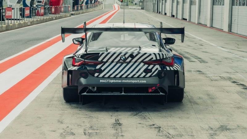 宝马M4和M4 GT3赛车