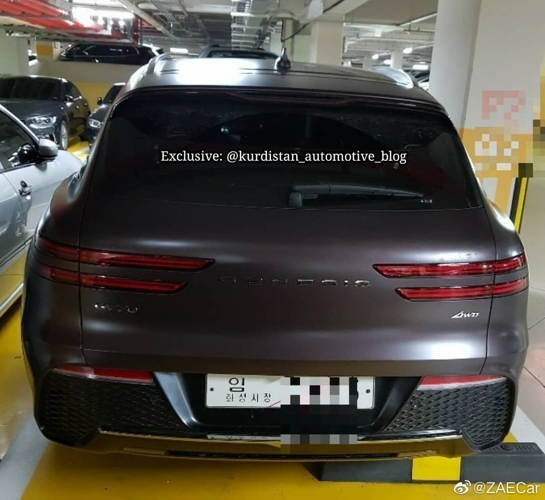 全新 Genesis GV70 实车照片曝光，拍摄地点为韩国。