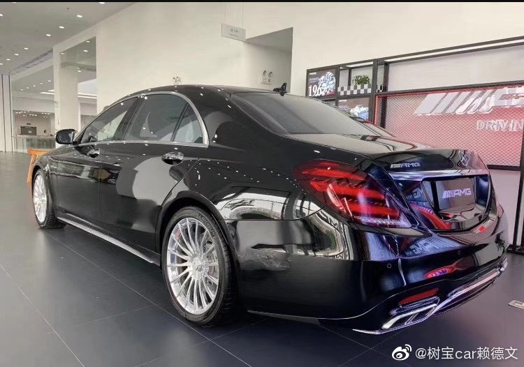 奔驰S65L AMG 白棕 黑黑，指导价273.88万，加价...