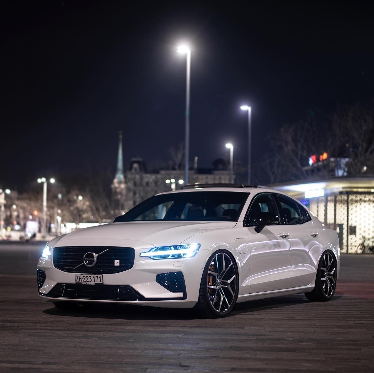 也许去掉沃尔沃的车标，这个车会好卖很多。