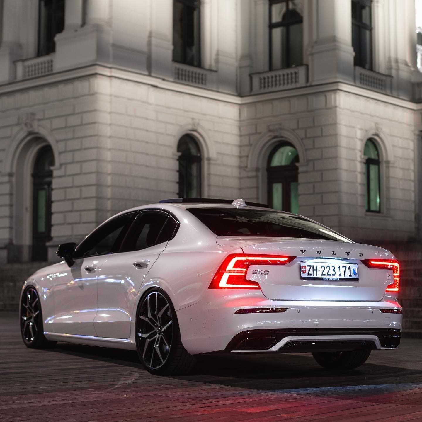 也许去掉沃尔沃的车标，这个车会好卖很多。