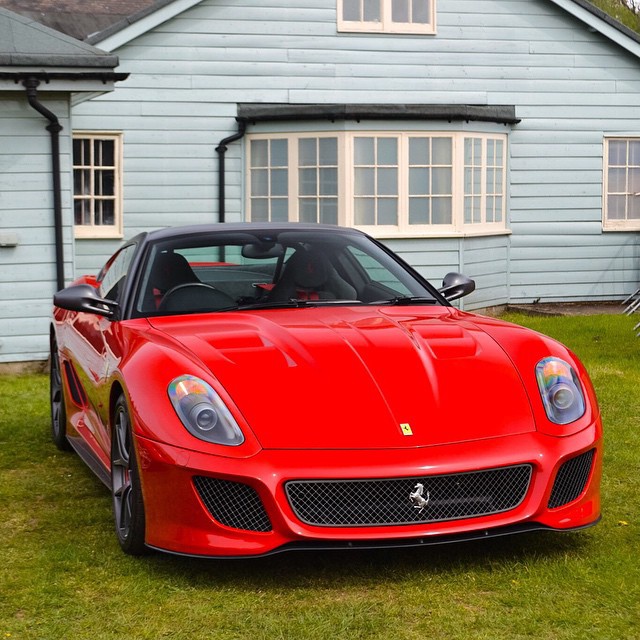 enzo红的纯正柯尼塞格红的高雅