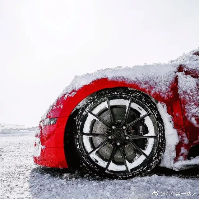 布加迪玩雪美图鉴赏，这颜色很正！