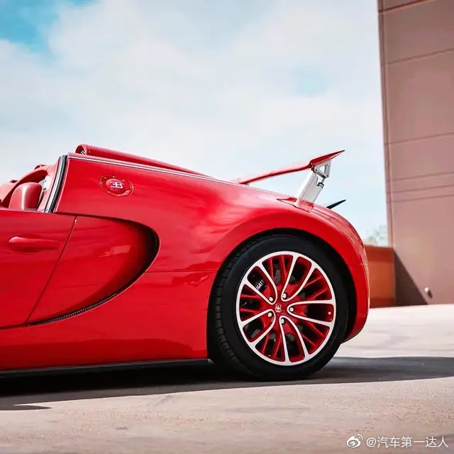 布加迪玩雪美图鉴赏，这颜色很正！