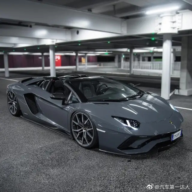 水泥灰兰博基尼埃文塔多S，这才叫贴地飞行！