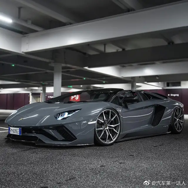 水泥灰兰博基尼埃文塔多S，这才叫贴地飞行！