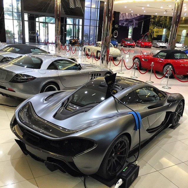 黑色迈凯伦P1，简直不要太帅！