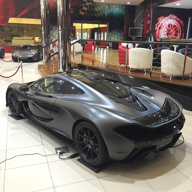 黑色迈凯伦P1，简直不要太帅！