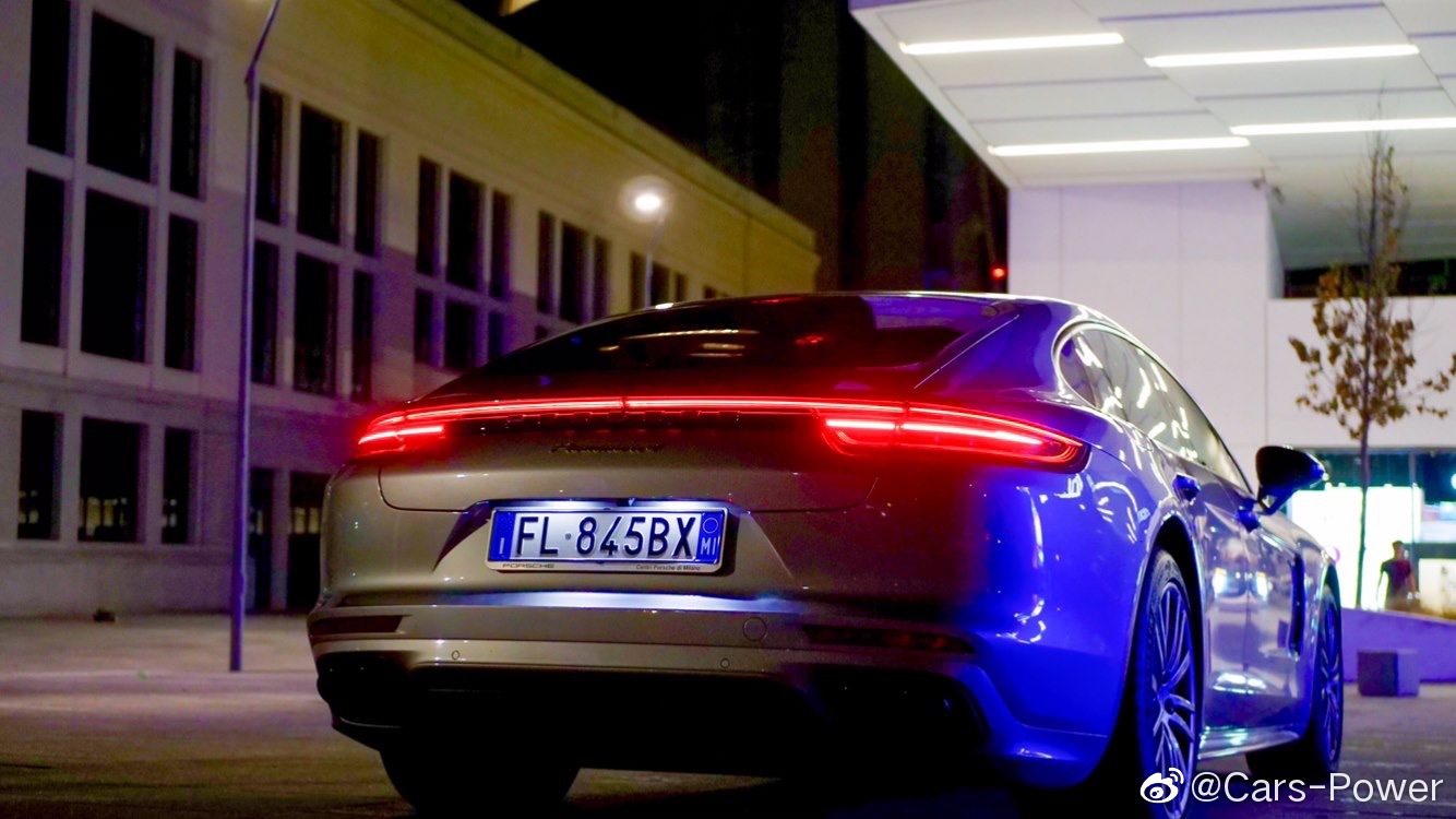 夜之魅惑 保时捷 Panamera 4 e-hybrid