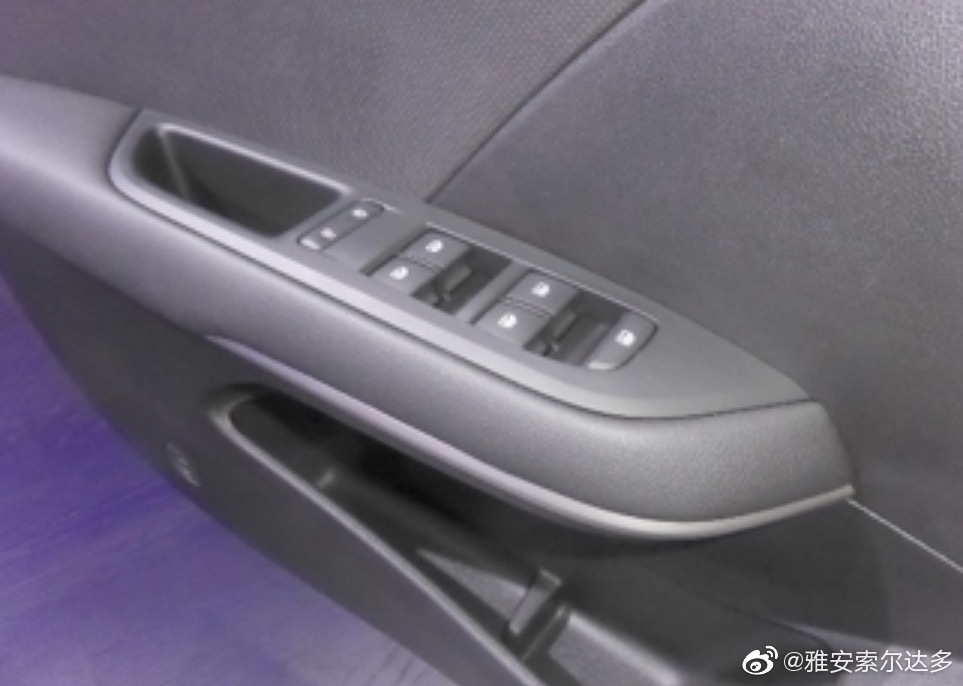 2019年中国产雪佛兰科鲁泽门板