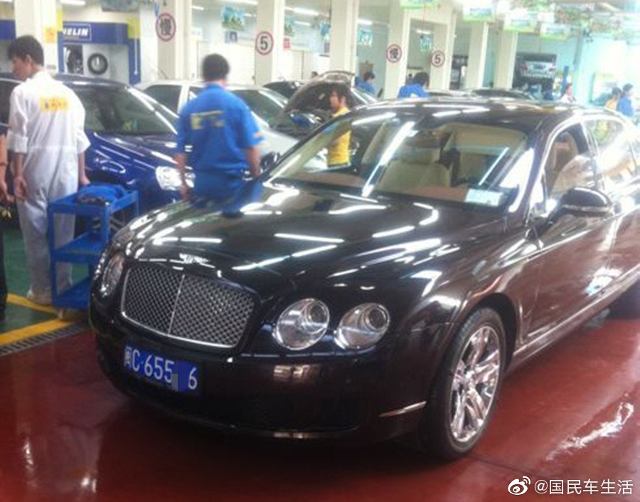 贵人鸟老板，当年的泉州首富，10年前座驾宾利，后来买幻影