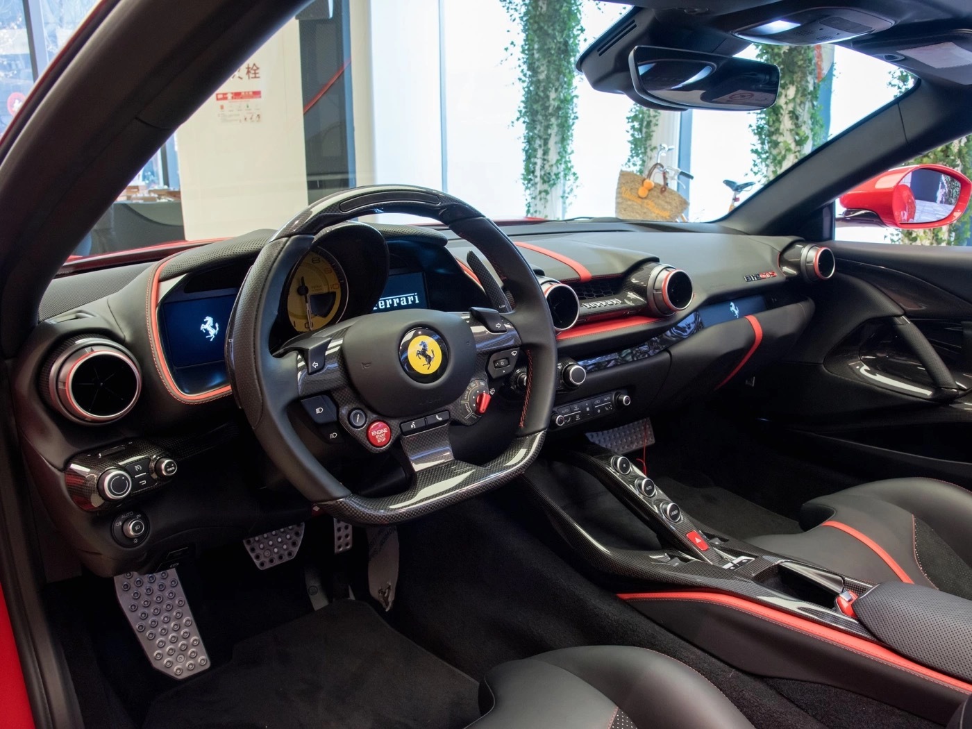 法拉利812 gts，很喜欢法拉利副驾驶液晶屏的设计