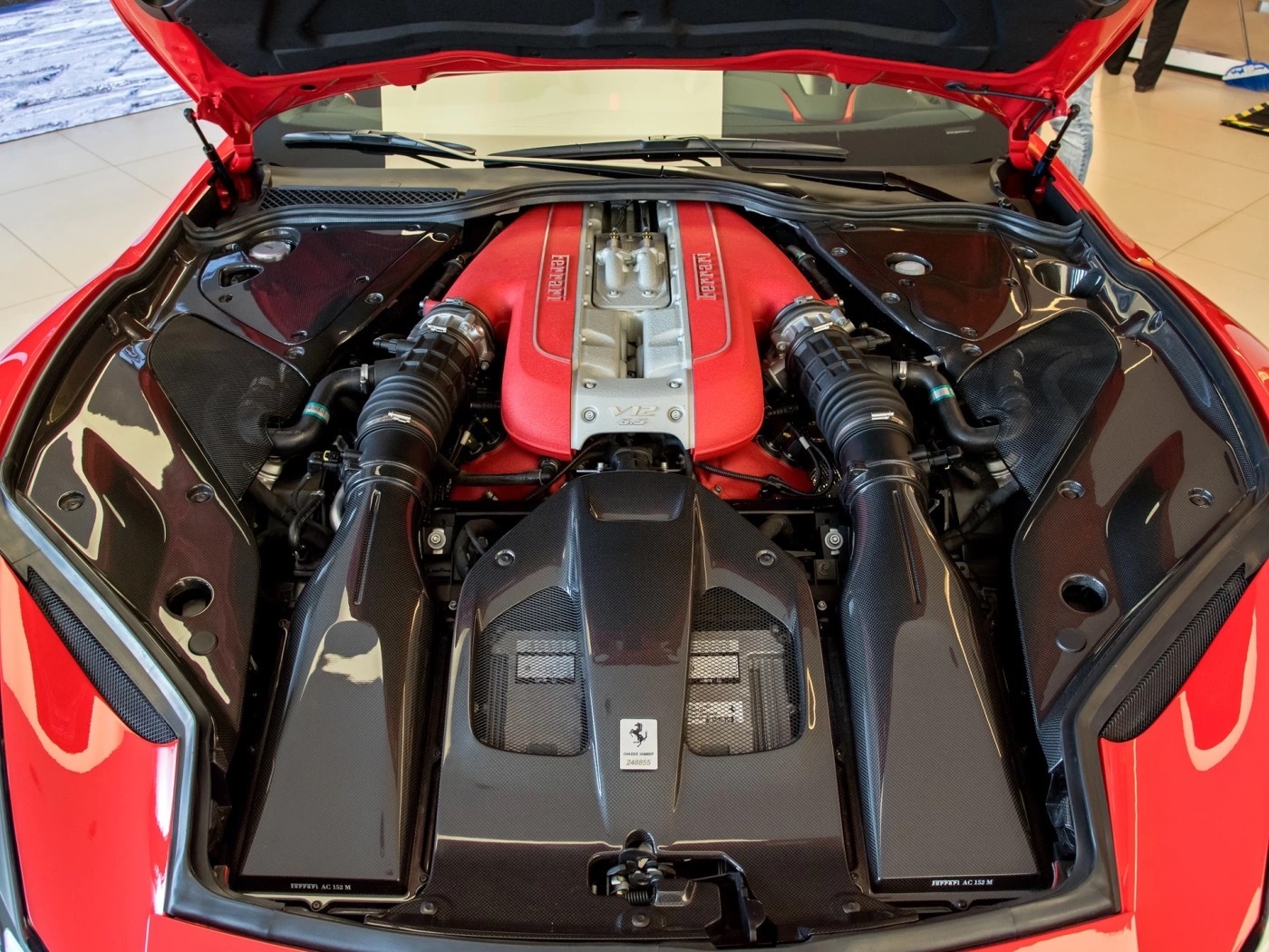 法拉利812 gts，很喜欢法拉利副驾驶液晶屏的设计