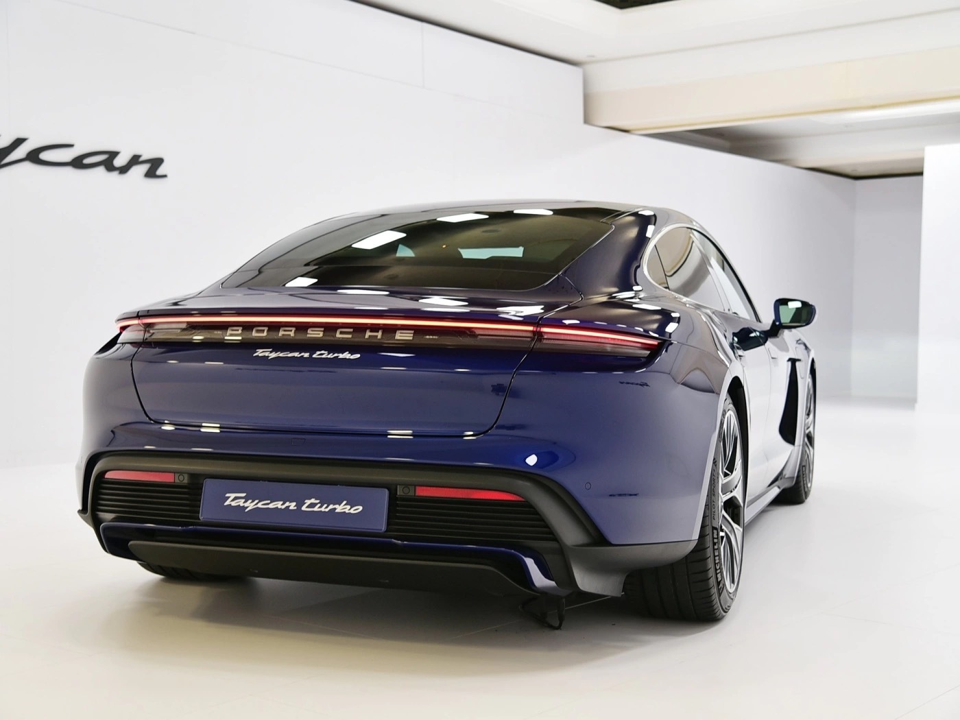 保时捷taycan turbo，为什么电动车搞一个turbo我百思不得其解