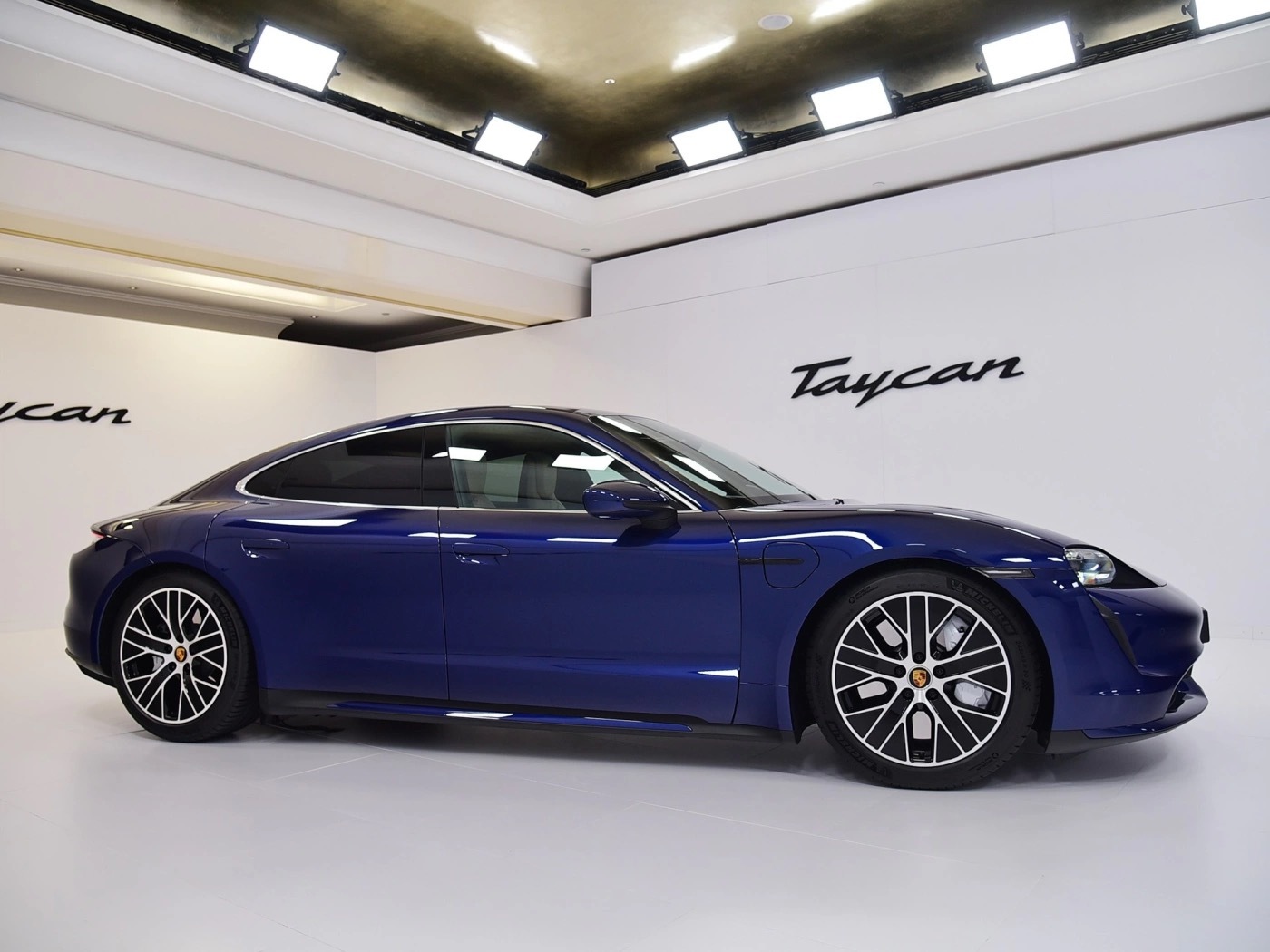 保时捷taycan turbo，为什么电动车搞一个turbo我百思不得其解