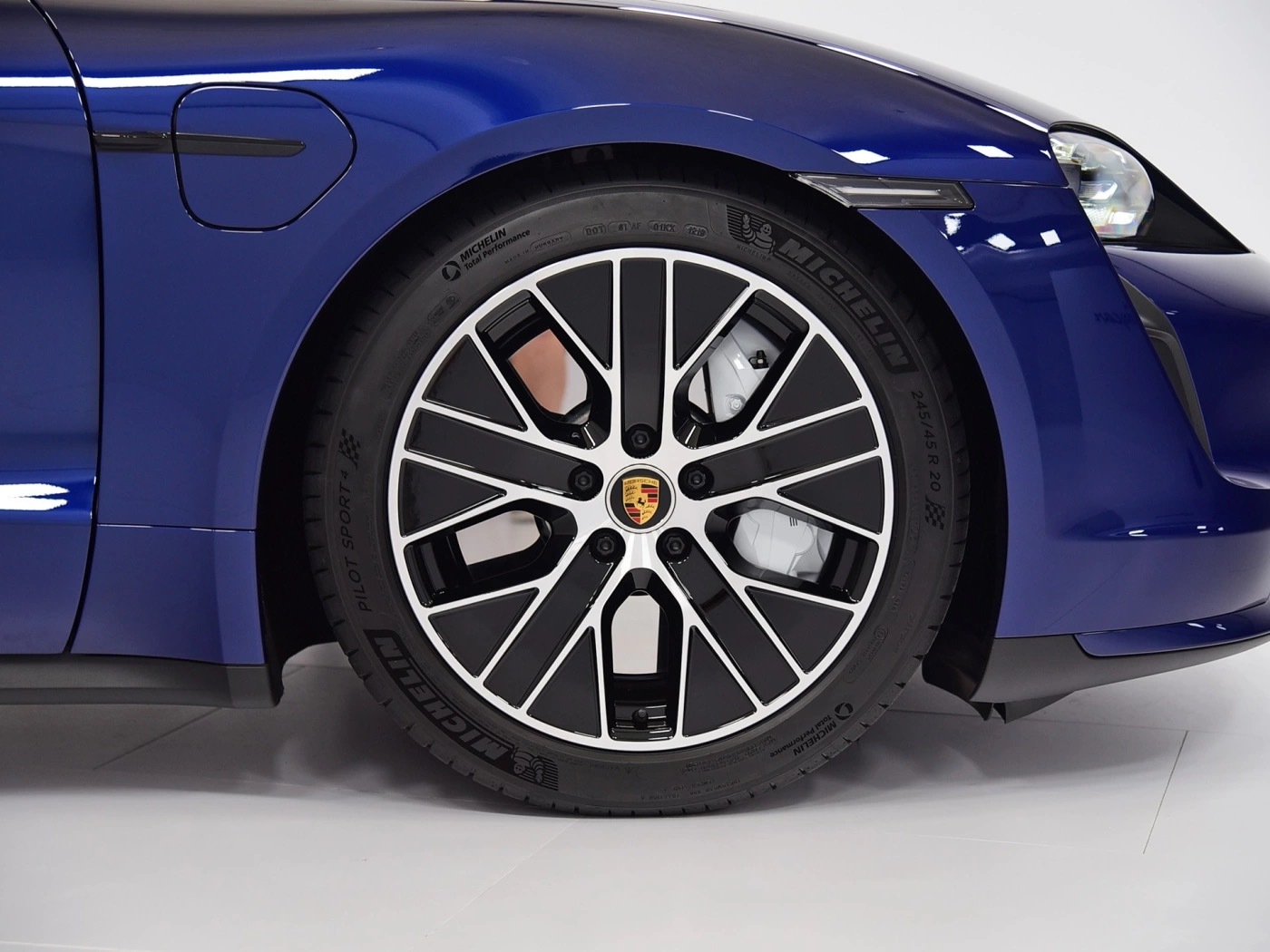 保时捷taycan turbo，为什么电动车搞一个turbo我百思不得其解