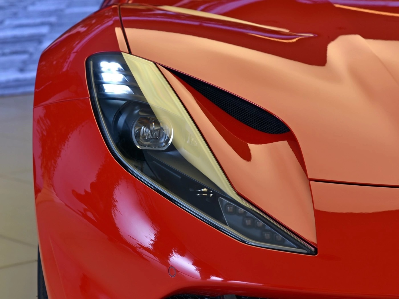 法拉利812 gts，很喜欢法拉利副驾驶液晶屏的设计