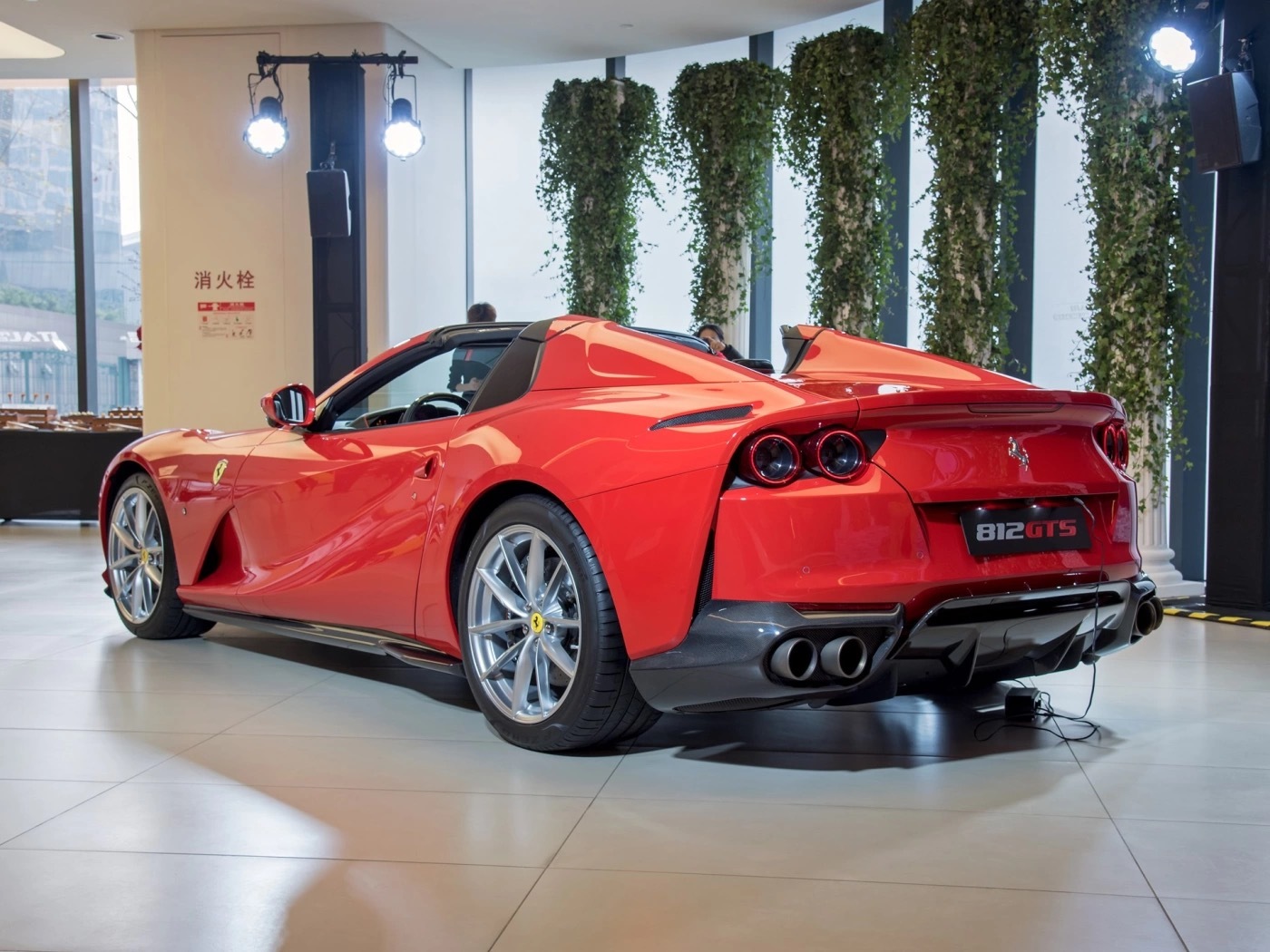 法拉利812 gts，很喜欢法拉利副驾驶液晶屏的设计