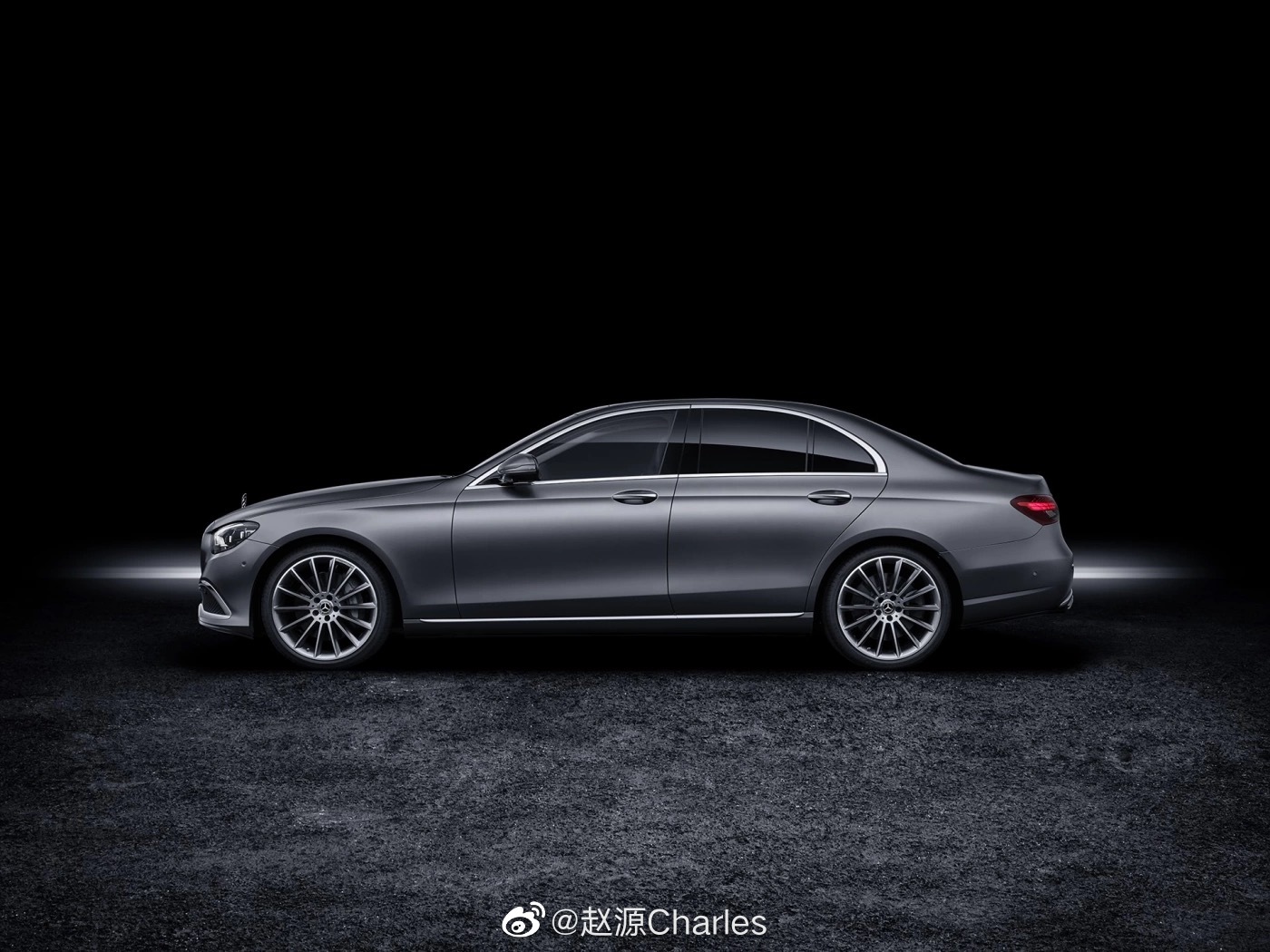 全新奔驰E级立标版 鲶鱼前脸 蝙蝠方向盘 防生设计 丑到哭