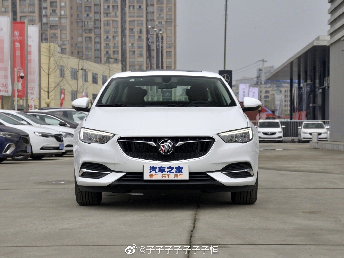 高清汽车美图：君威 昂科威 你们怎么选