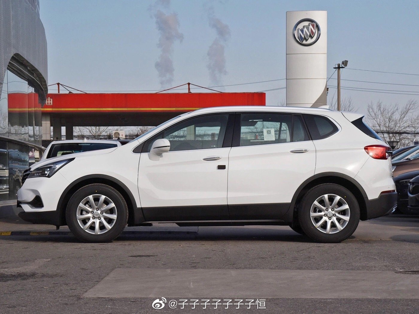 高清汽车美图：君威 昂科威 你们怎么选