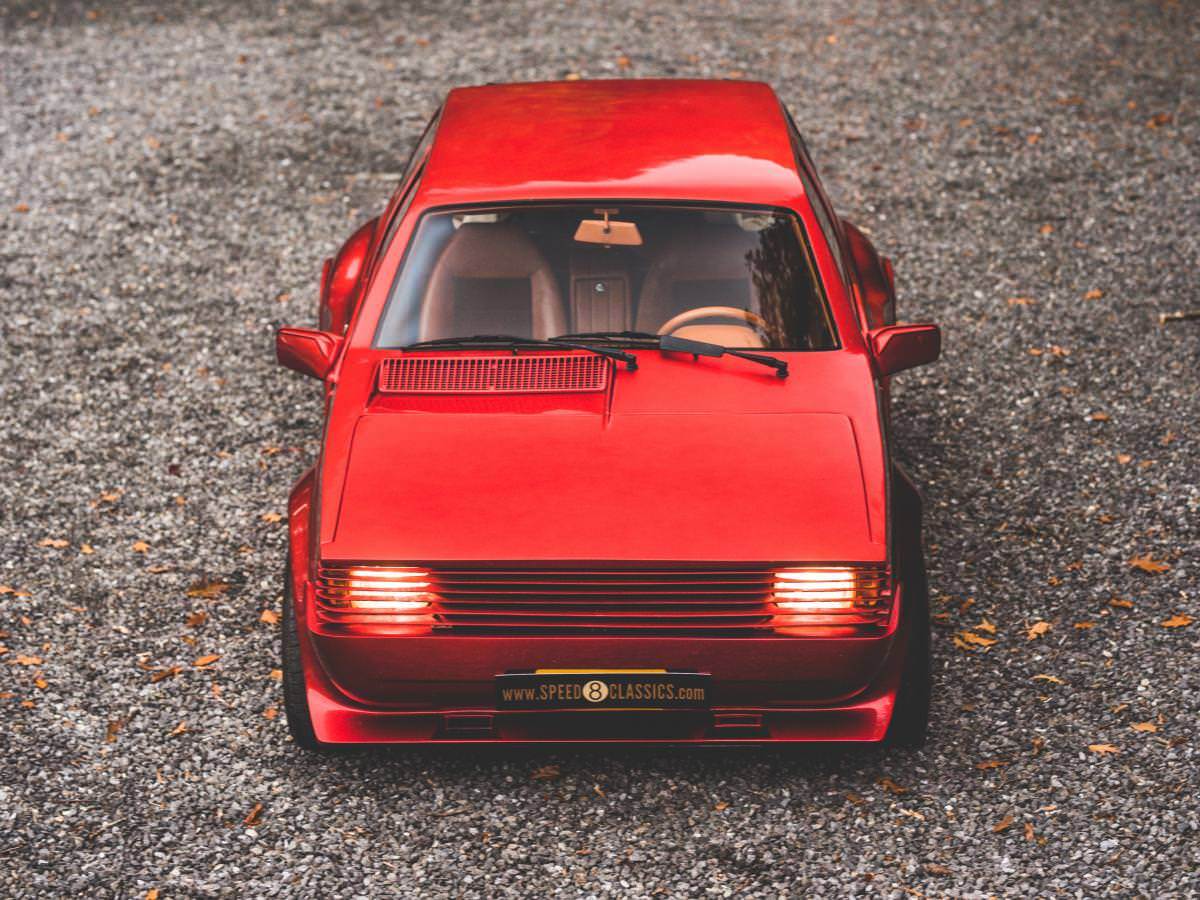 把法拉利308的V8发动机塞进一辆紧凑级掀背两厢车是种怎样的感觉