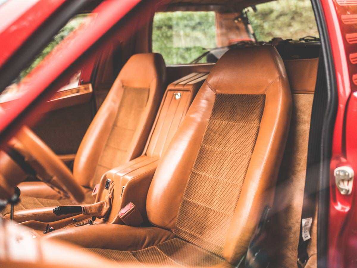 把法拉利308的V8发动机塞进一辆紧凑级掀背两厢车是种怎样的感觉