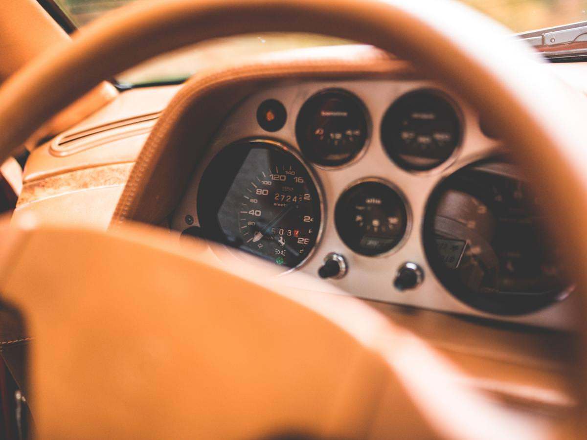 把法拉利308的V8发动机塞进一辆紧凑级掀背两厢车是种怎样的感觉