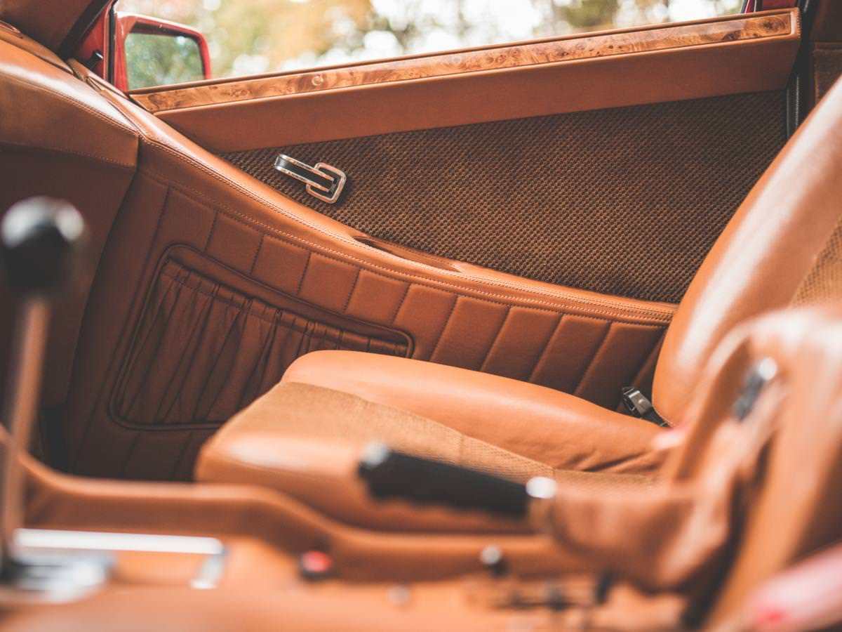 把法拉利308的V8发动机塞进一辆紧凑级掀背两厢车是种怎样的感觉