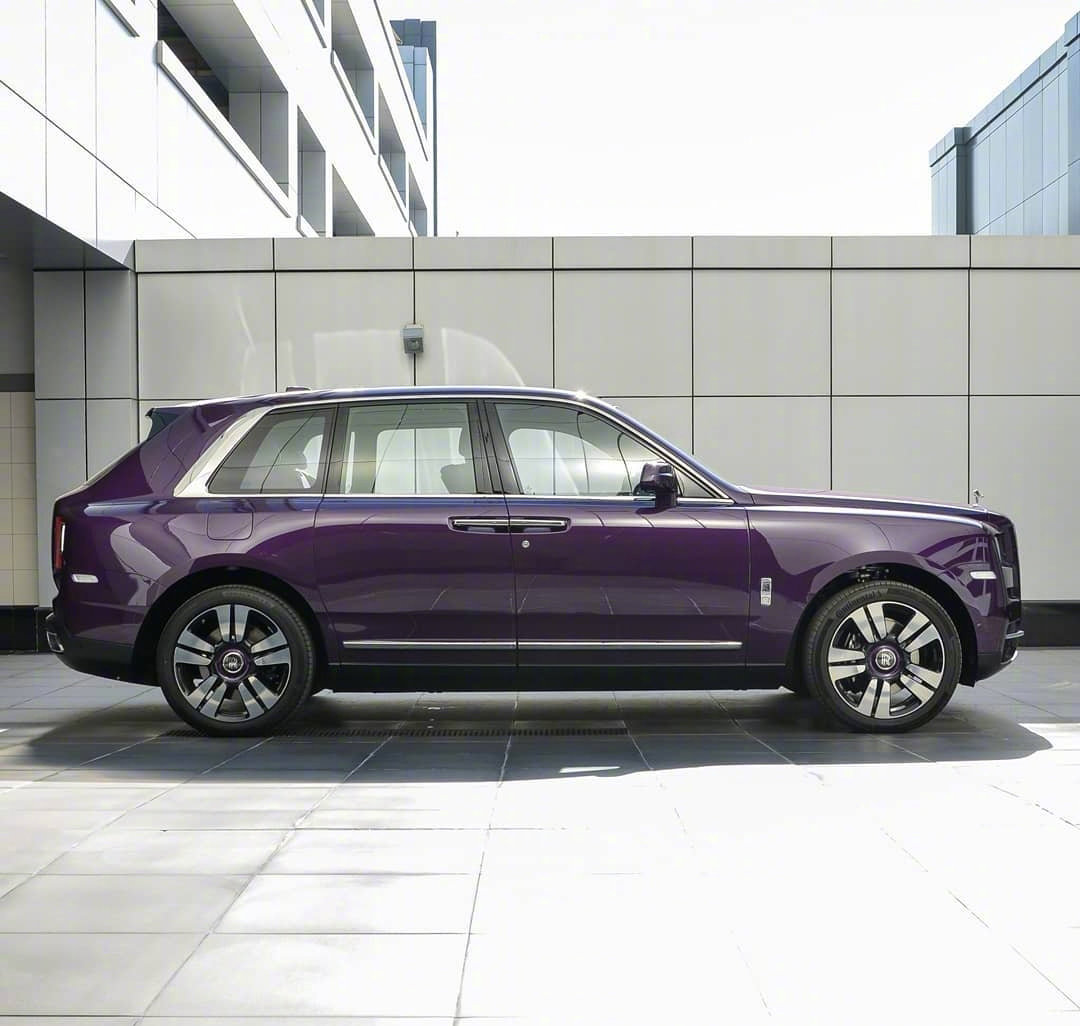 汽车美图抢先看：紫色库里南真的好妖媚~