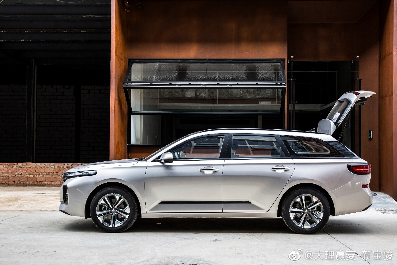 32岁海归提旅行车RC-5W，直言：比沃尔沃V60更有气质