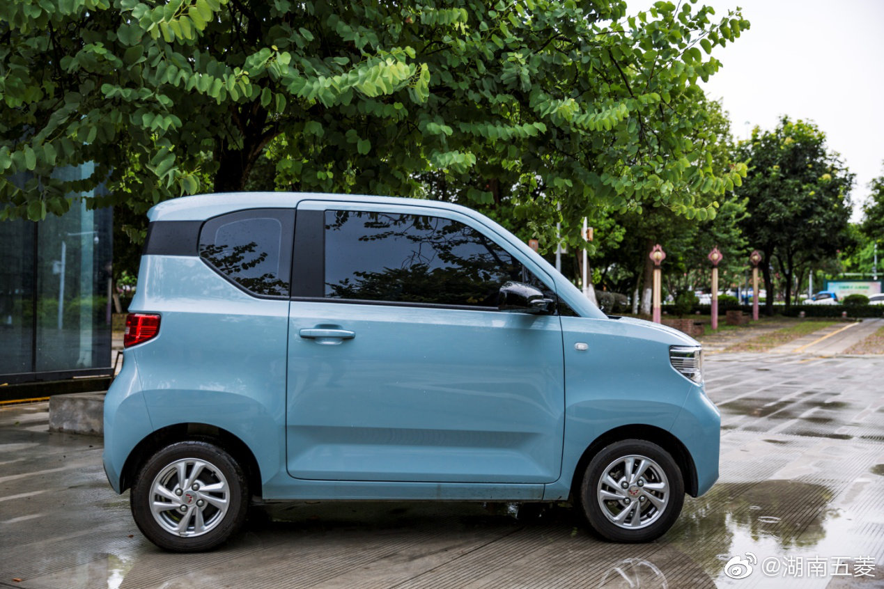 高清汽车美图：新能源人气王宏光MINI 捷报