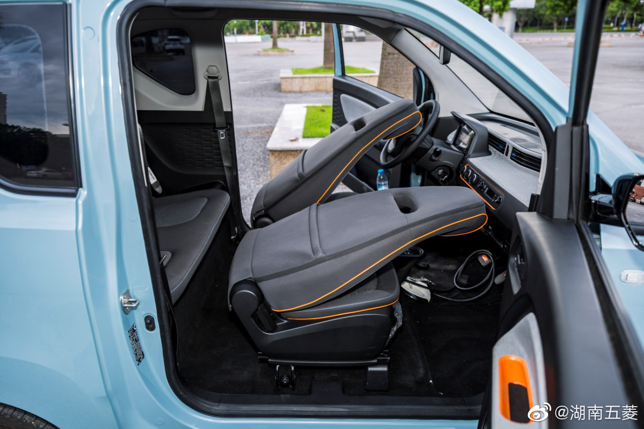 高清汽车美图：新能源人气王宏光MINI 捷报