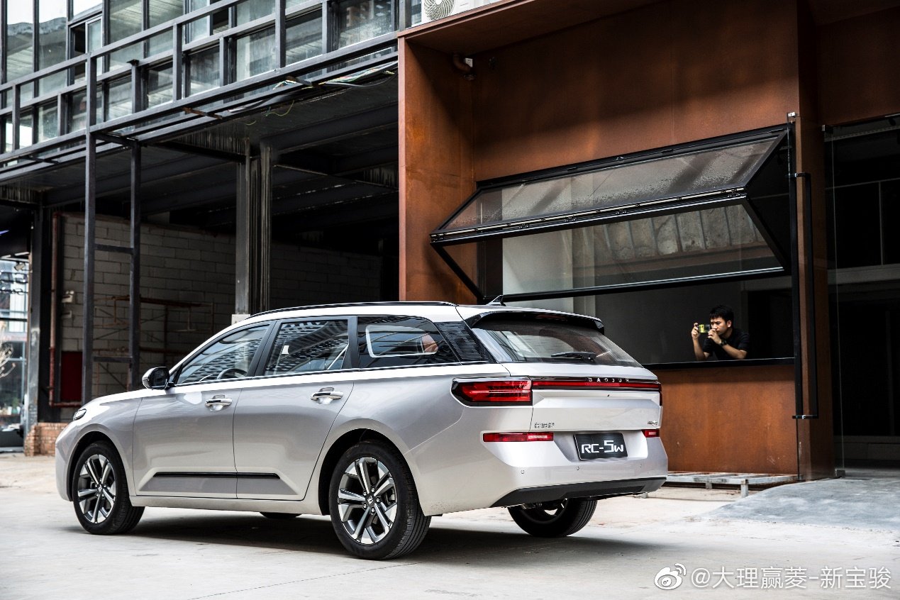 32岁海归提旅行车RC-5W，直言：比沃尔沃V60更有气质