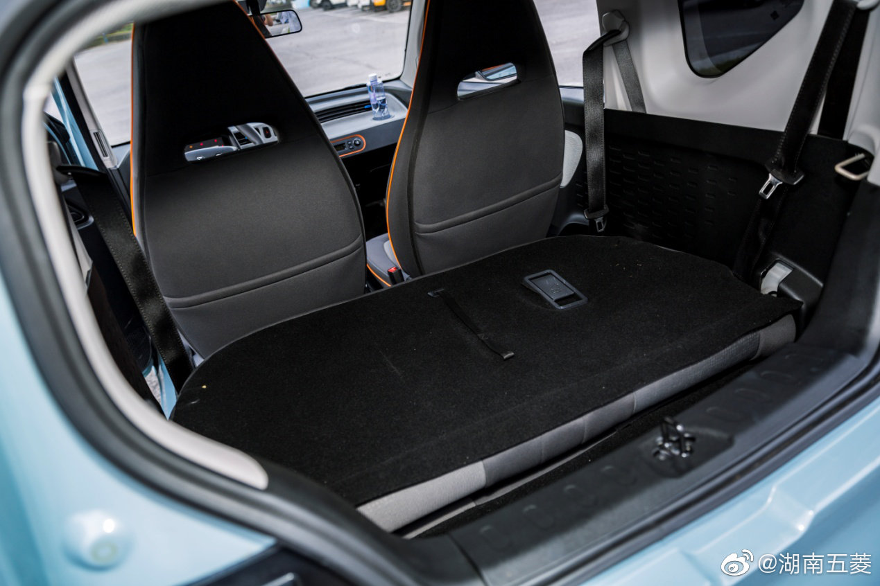 高清汽车美图：新能源人气王宏光MINI 捷报