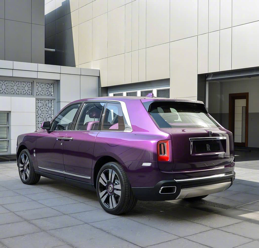 汽车美图抢先看：紫色库里南真的好妖媚~