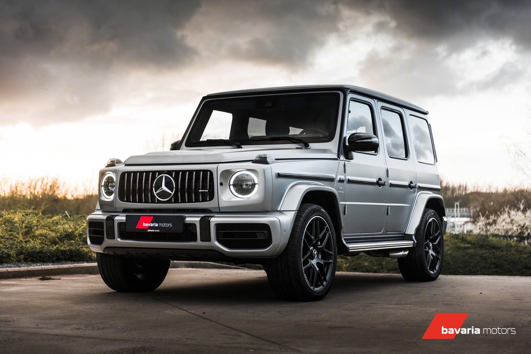 哑光金属灰搭配奔驰大g再合适不过了