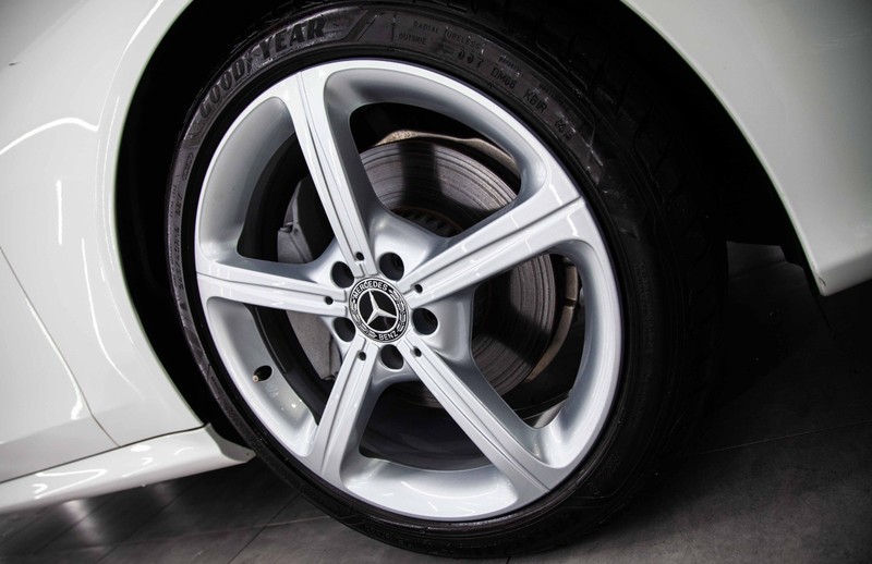 奔驰CLS300，当初刚换款时看起来怪怪的，现在看起来还挺好看