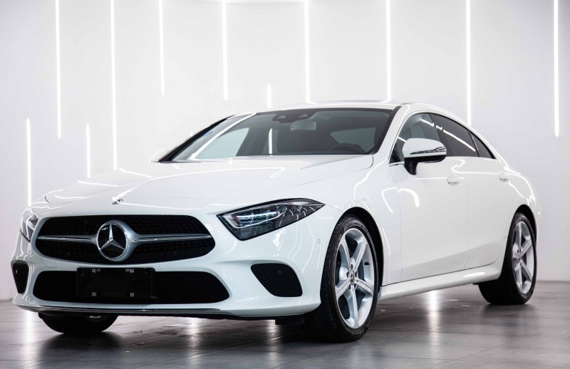 奔驰CLS300，当初刚换款时看起来怪怪的，现在看起来还挺好看