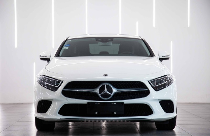 奔驰CLS300，当初刚换款时看起来怪怪的，现在看起来还挺好看