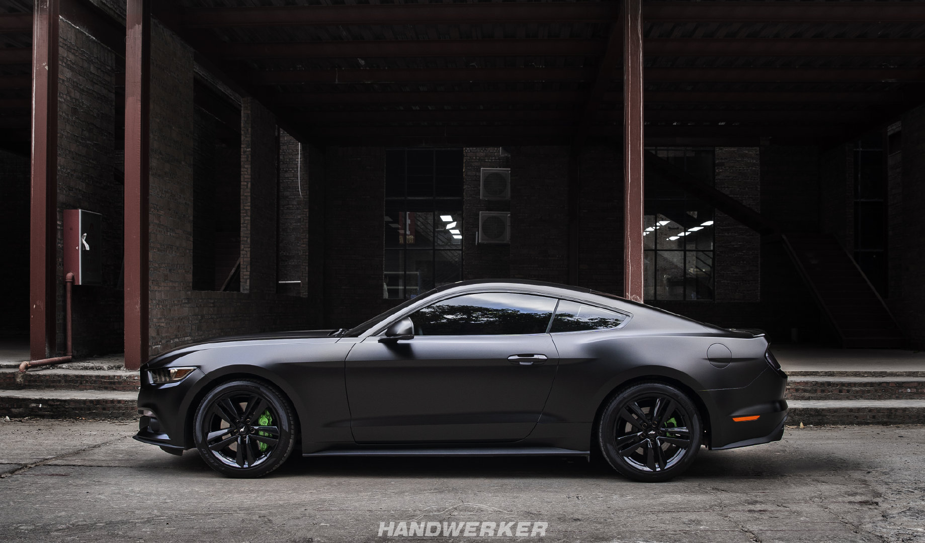 福特mustang   电光黑 这辆改色的黑色坐骑帅到没朋友!