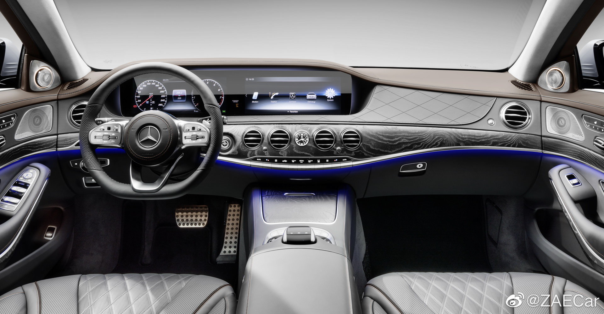 梅赛德斯奔驰 S-Class W223 Vs W223 你更喜欢哪一款！