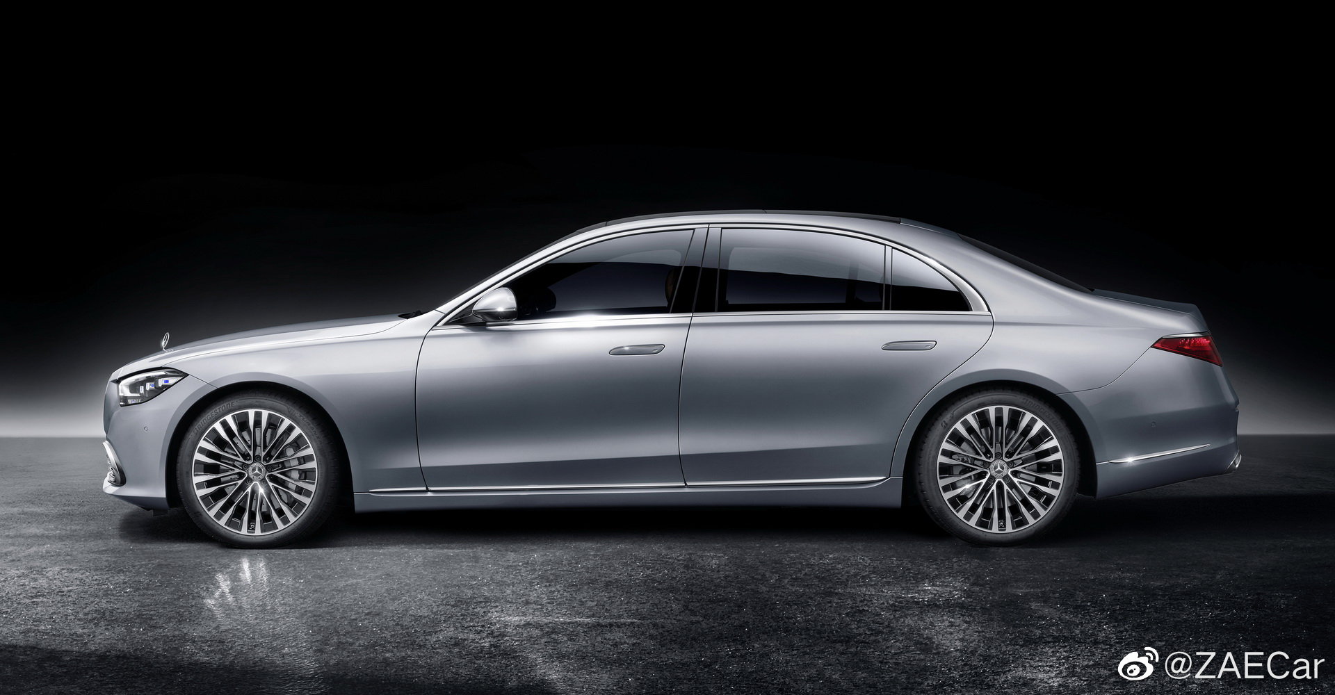 梅赛德斯奔驰 S-Class W223 Vs W223 你更喜欢哪一款！