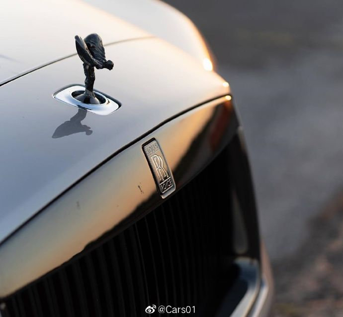 经典得劳斯莱斯-曜影Black Badge。