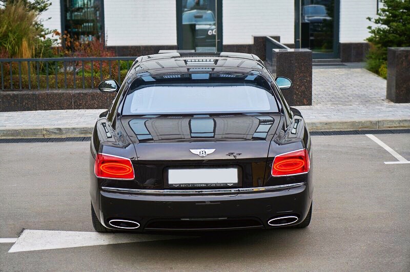 Bentley Flying Spur,尾灯和排气设计很赞